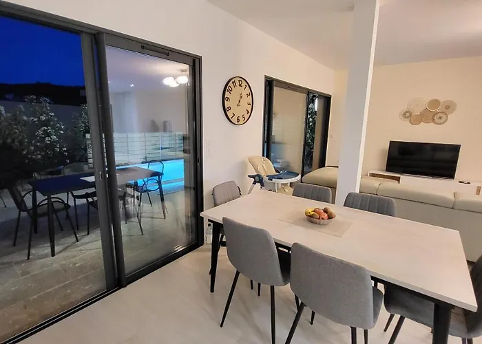 Villa 4 Piscine Privée à 400m De La Dans Résidence Neuve