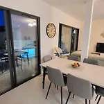 Villa Moderne De Standing Avec Piscine Privee A 400m De La - 4