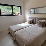 Moderne De Standing Avec Piscine Privee A 400m De La - 4 Villa