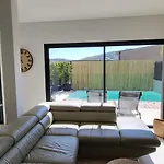 Moderne De Standing Avec Piscine Privee A 400m De La - 4 Villa