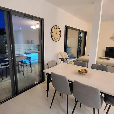 Villa 4 Piscine Privée à 400m De La Dans Résidence Neuve