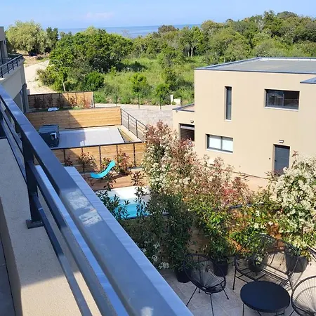 Moderne De Standing Avec Piscine Privee A 400m De La - 4 *