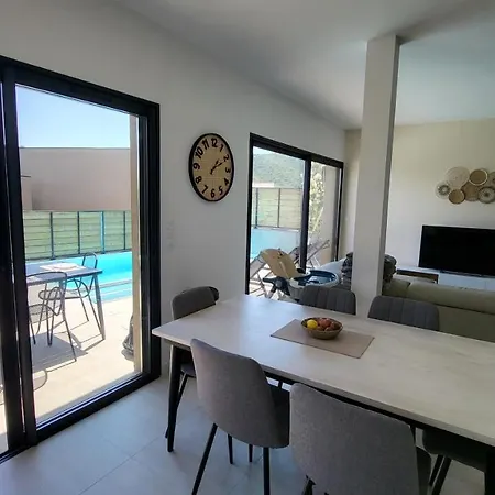 Villa Moderne De Standing Avec Piscine Privee A 400m De La - 4