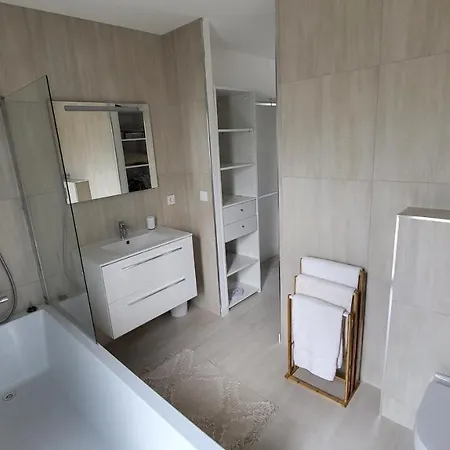 Moderne De Standing Avec Piscine Privee A 400m De La - 4 Villa