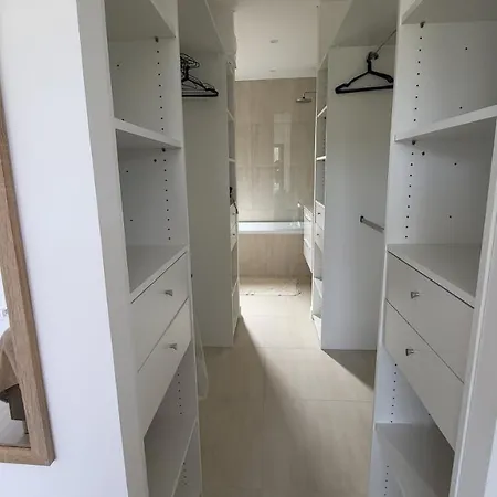 Moderne De Standing Avec Piscine Privee A 400m De La - 4 Villa *