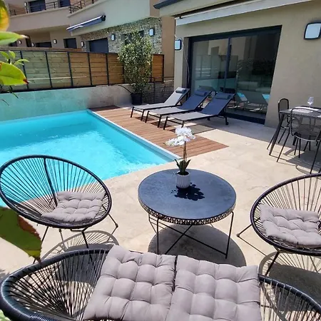 Villa Moderne De Standing Avec Piscine Privee A 400m De La - 4