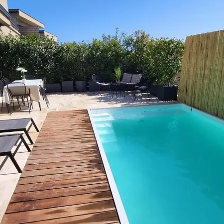Moderne De Standing Avec Piscine Privee A 400m De La - 4 *