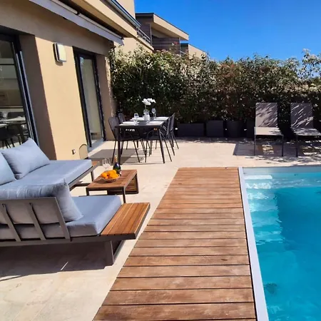 Villa Moderne De Standing Avec Piscine Privee A 400m De La - 4 *
