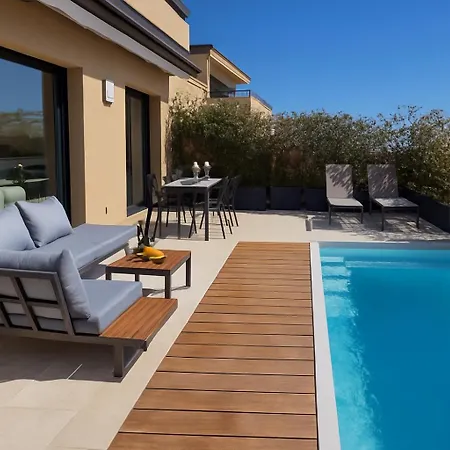 Moderne De Standing Avec Piscine Privee A 400m De La - 4