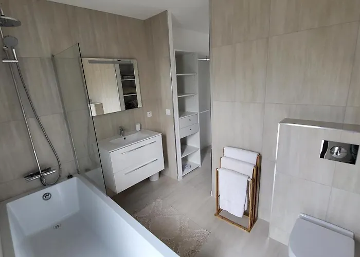 Moderne De Standing Avec Piscine Privee A 400m De La - 4 Vila