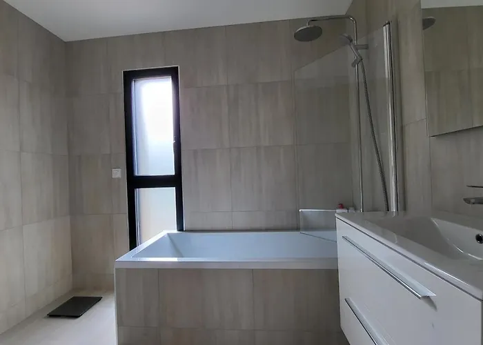 Moderne De Standing Avec Piscine Privee A 400m De La - 4