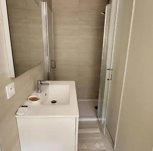 Moderne De Standing Avec Piscine Privee A 400m De La - 4 *