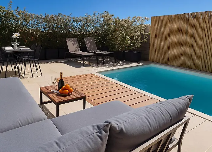 Moderne De Standing Avec Piscine Privee A 400m De La - 4